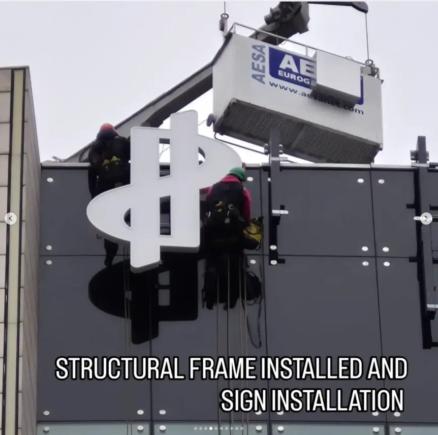 Installation of the Park Plaza sign support frame on the curved hotel façade