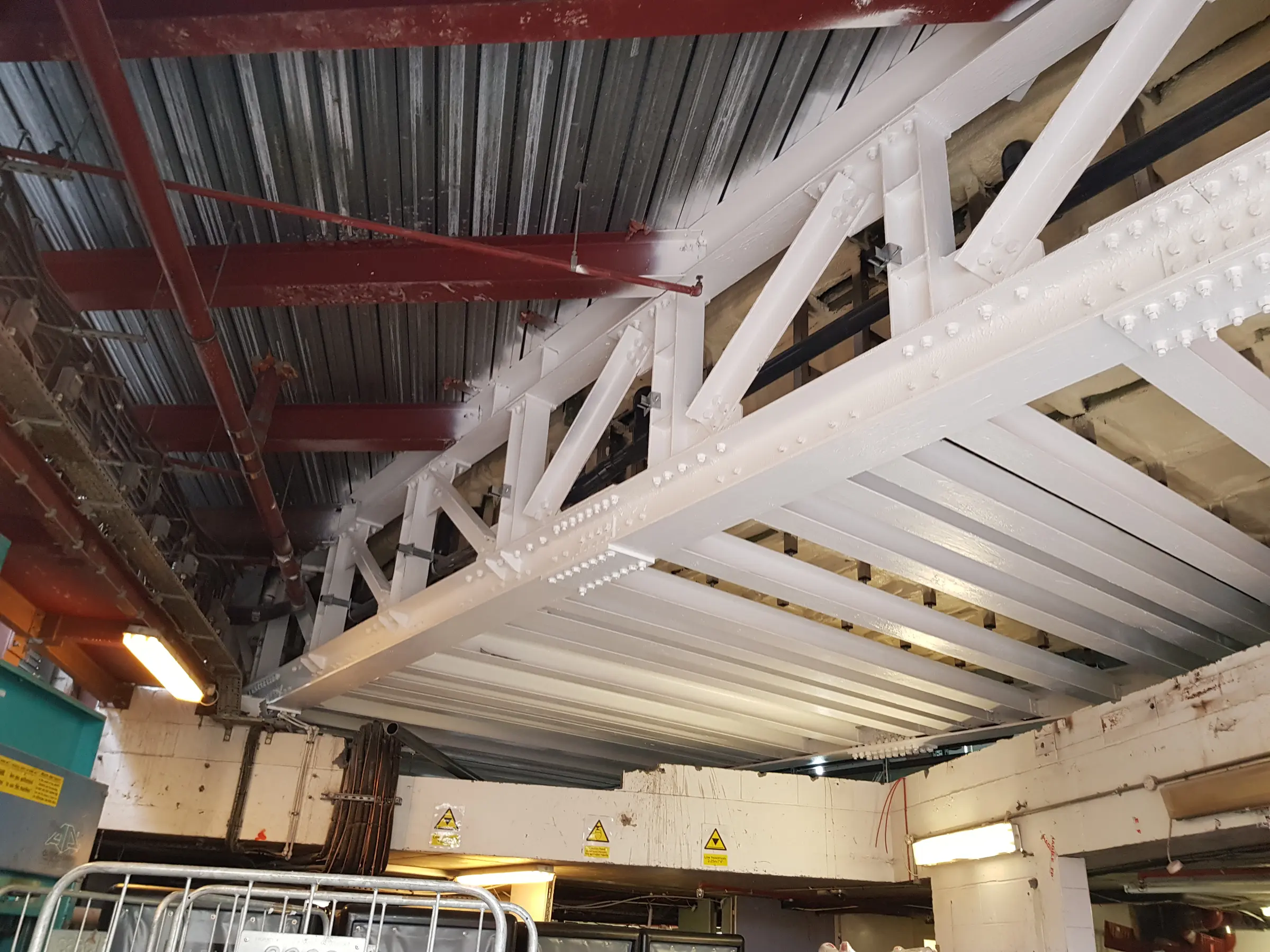 Completed long-span steel structure supporting the Park Plaza Riverbank pool