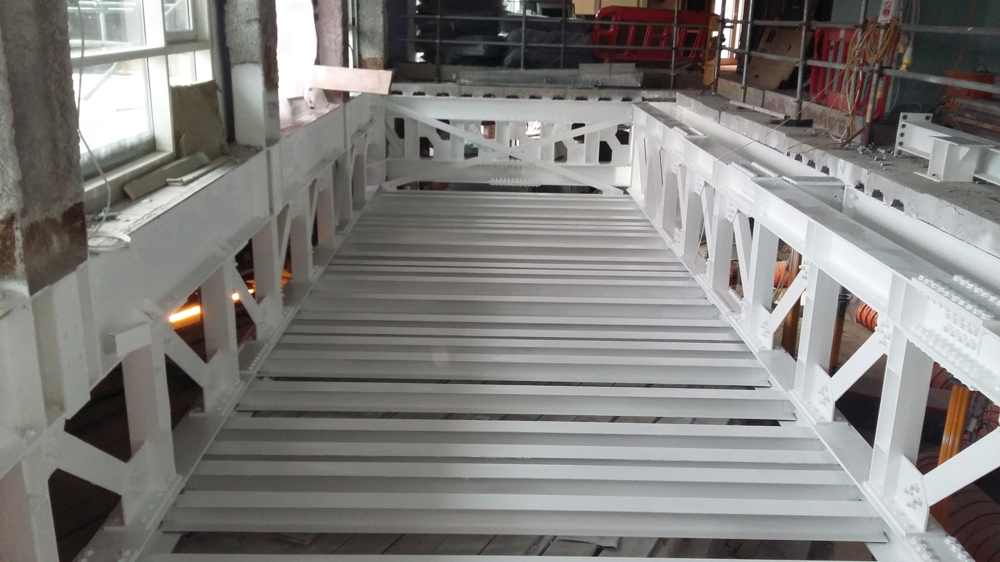 Long-span steel trusses installed within the existing Park Plaza Riverbank hotel